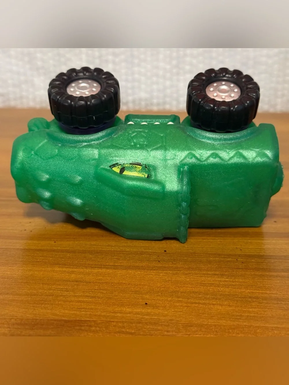 Heroes of Goo Jit Zu Goo Rumble Rock Jaw Green Car